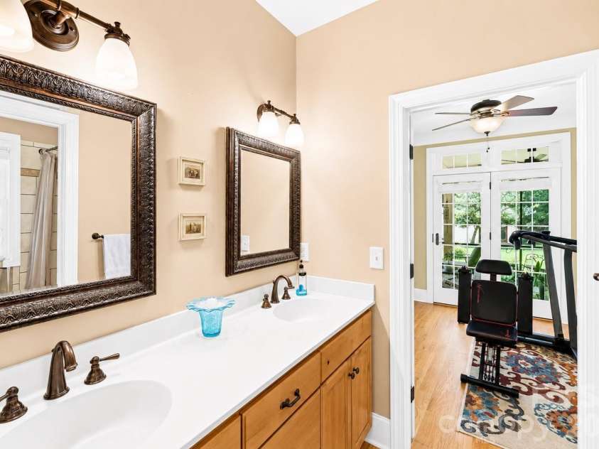 1347 Killian Road, Stanley, NC 28164.  MLS# CAR4397694, YatesRealty ID 36318. Secondary Bathroom