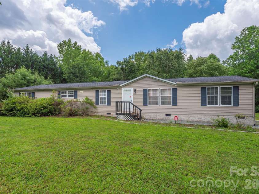 992 Brickyard Road, Horse Shoe, NC 28742.  MLS# CAR4399067, YatesRealty ID 36320. 