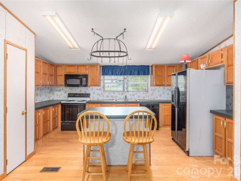 992 Brickyard Road, Horse Shoe, NC 28742.  MLS# CAR4399067, YatesRealty ID 36320. 