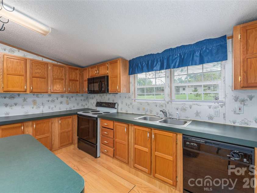 992 Brickyard Road, Horse Shoe, NC 28742.  MLS# CAR4399067, YatesRealty ID 36320. 