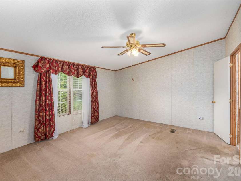 992 Brickyard Road, Horse Shoe, NC 28742.  MLS# CAR4399067, YatesRealty ID 36320. 