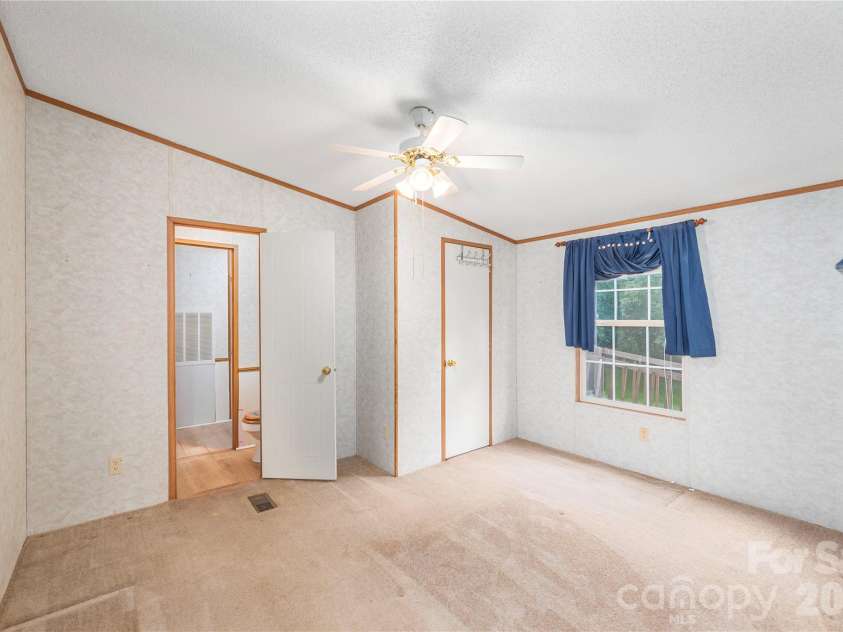 992 Brickyard Road, Horse Shoe, NC 28742.  MLS# CAR4399067, YatesRealty ID 36320. 