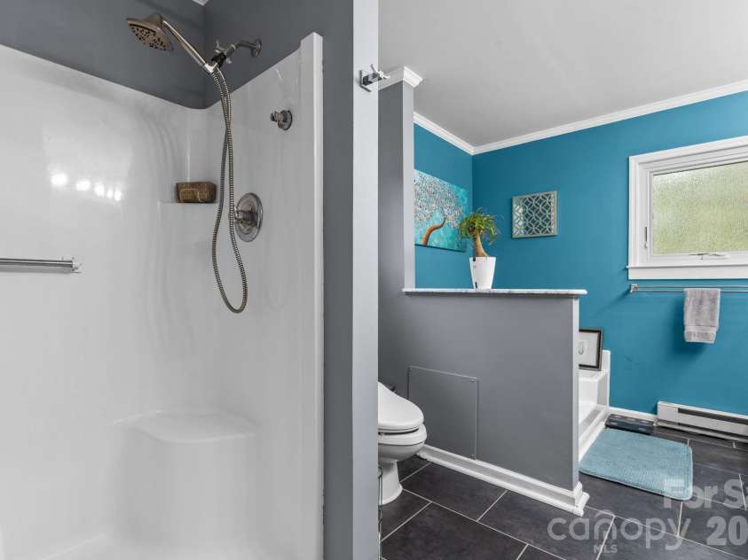 9081 Pittmans Gap Road, Newland, NC 28657.  MLS# CAR4402274, YatesRealty ID 36321. 