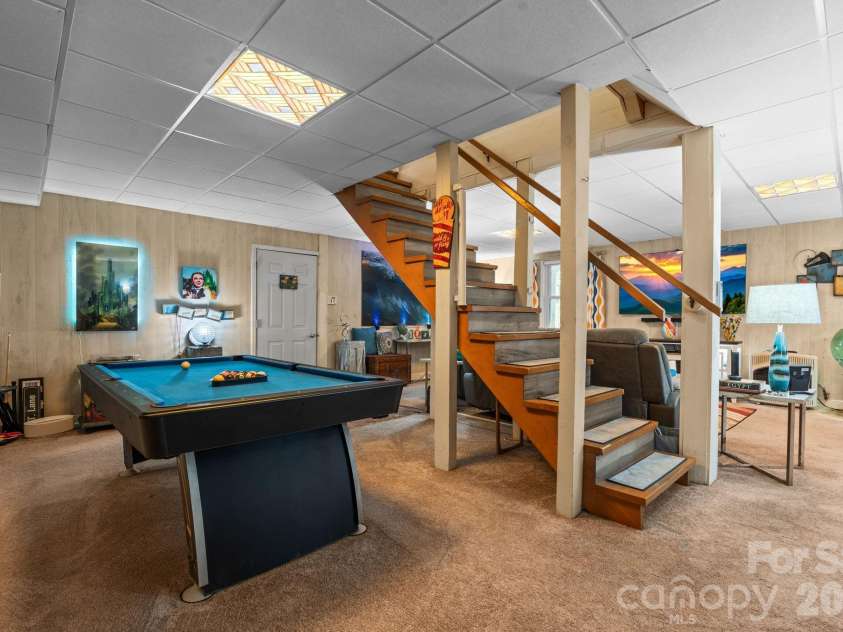 9081 Pittmans Gap Road, Newland, NC 28657.  MLS# CAR4402274, YatesRealty ID 36321. 