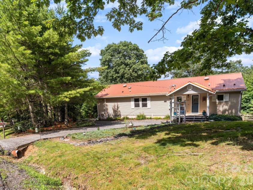 9081 Pittmans Gap Road, Newland, NC 28657.  MLS# CAR4402274, YatesRealty ID 36321. 