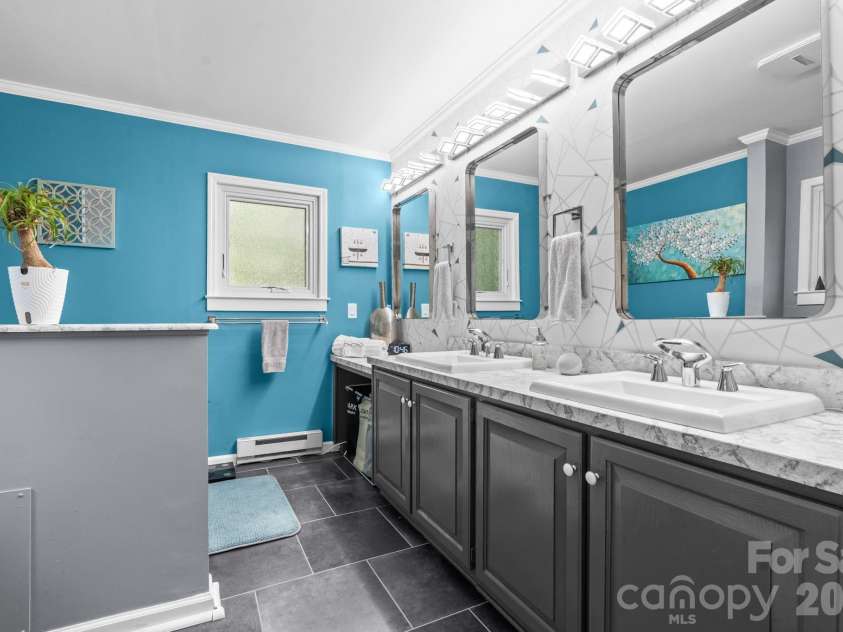 9081 Pittmans Gap Road, Newland, NC 28657.  MLS# CAR4402274, YatesRealty ID 36321. Primary ensuite