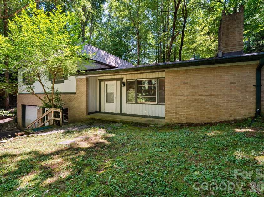 121 Horseshoe Drive, Boone, NC 28607.  MLS# CAR4402623, YatesRealty ID 36322. 