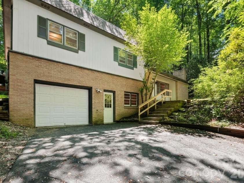 121 Horseshoe Drive, Boone, NC 28607.  MLS# CAR4402623, YatesRealty ID 36322. 