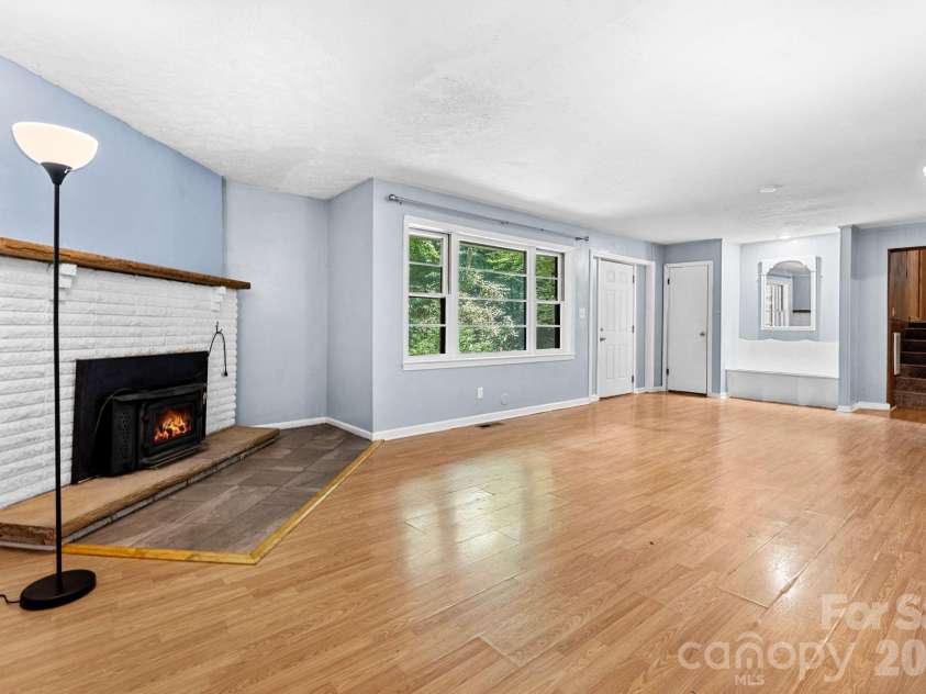 121 Horseshoe Drive, Boone, NC 28607.  MLS# CAR4402623, YatesRealty ID 36322. 