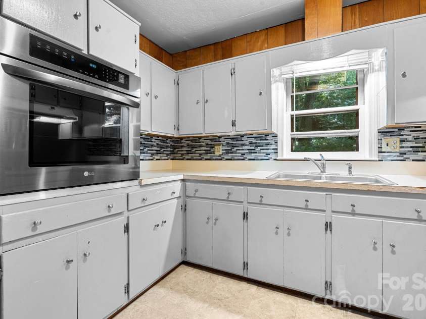 121 Horseshoe Drive, Boone, NC 28607.  MLS# CAR4402623, YatesRealty ID 36322. 