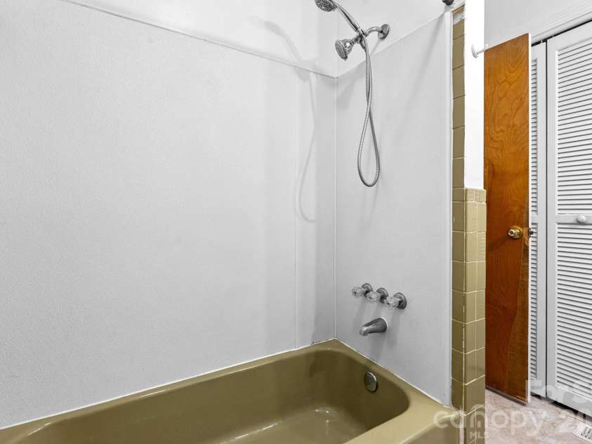 121 Horseshoe Drive, Boone, NC 28607.  MLS# CAR4402623, YatesRealty ID 36322. 