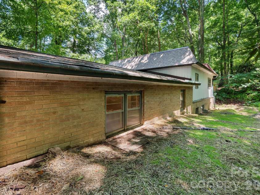 121 Horseshoe Drive, Boone, NC 28607.  MLS# CAR4402623, YatesRealty ID 36322. 