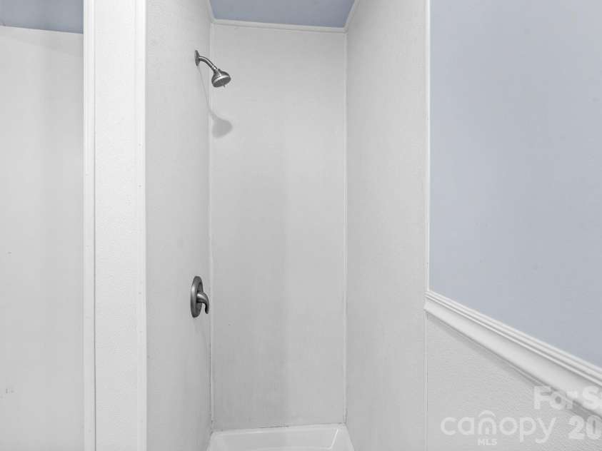 121 Horseshoe Drive, Boone, NC 28607.  MLS# CAR4402623, YatesRealty ID 36322. Ensuite
