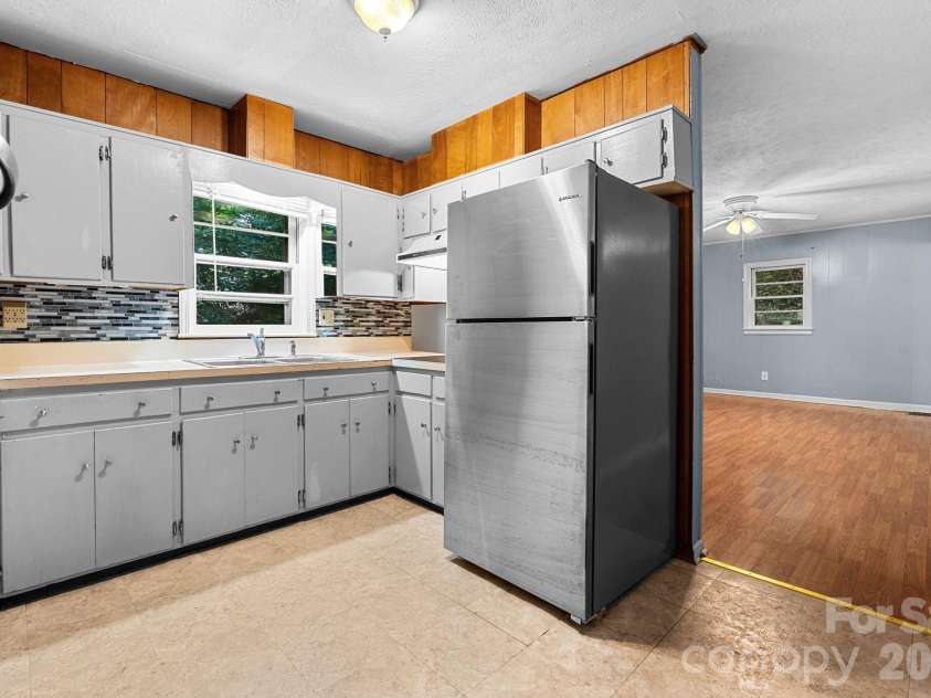 121 Horseshoe Drive, Boone, NC 28607.  MLS# CAR4402623, YatesRealty ID 36322. Tidy, functional kitchen
