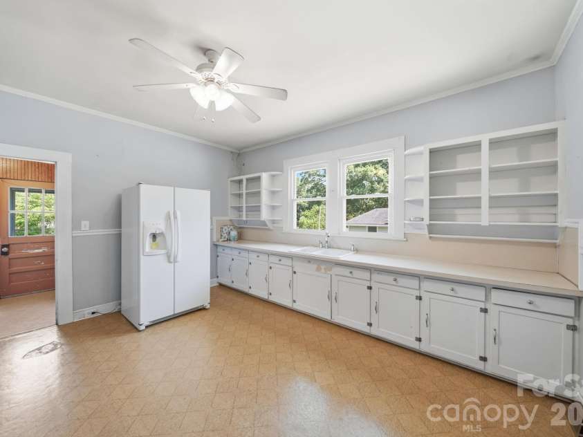 709 5th Street, Albemarle, NC 28001.  MLS# CAR4403151, YatesRealty ID 36326. 