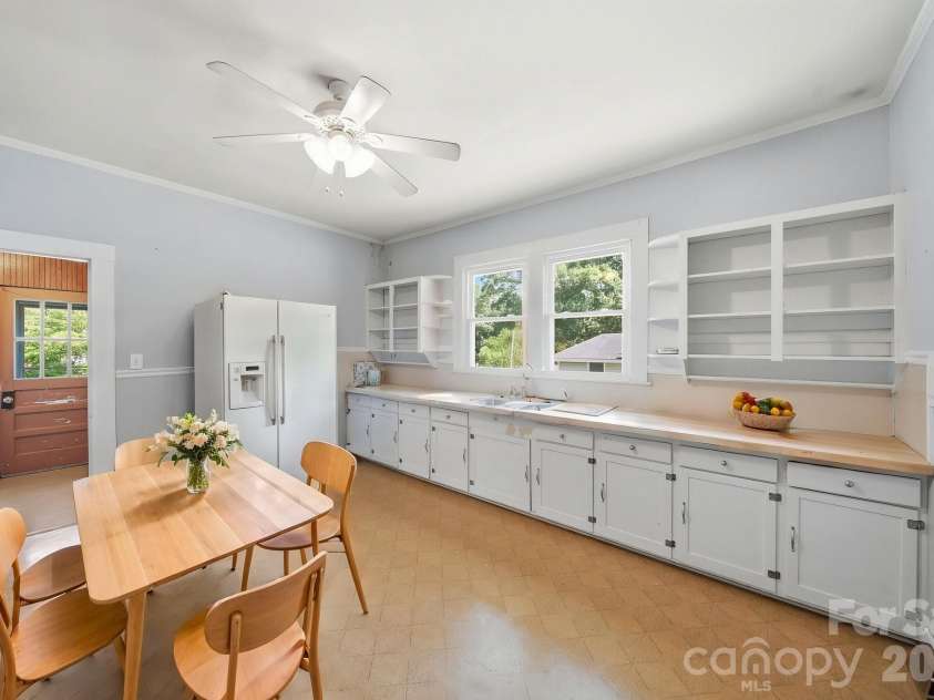 709 5th Street, Albemarle, NC 28001.  MLS# CAR4403151, YatesRealty ID 36326. 