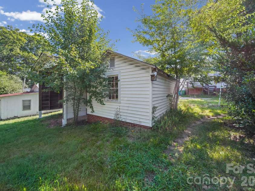709 5th Street, Albemarle, NC 28001.  MLS# CAR4403151, YatesRealty ID 36326. 