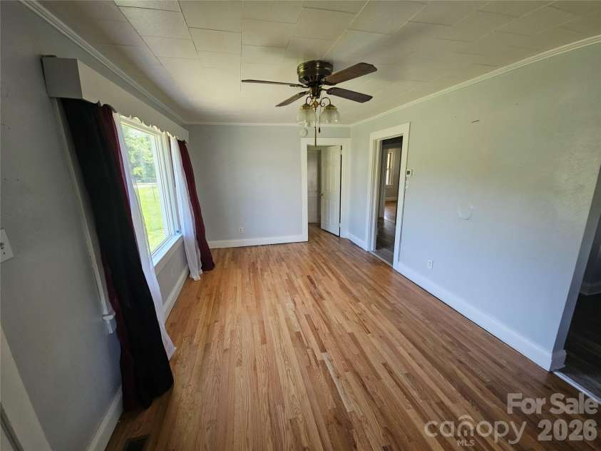 1515 16th Avenue, Hickory, NC 28601.  MLS# CAR4403029, YatesRealty ID 36327. 