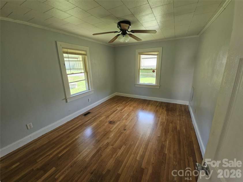 1515 16th Avenue, Hickory, NC 28601.  MLS# CAR4403029, YatesRealty ID 36327. 