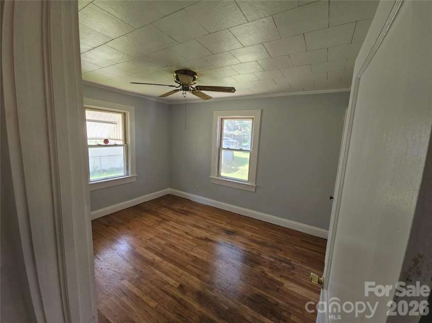 1515 16th Avenue, Hickory, NC 28601.  MLS# CAR4403029, YatesRealty ID 36327. 