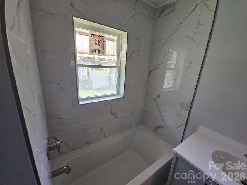 1515 16th Avenue, Hickory, NC 28601.  MLS# CAR4403029, YatesRealty ID 36327. 