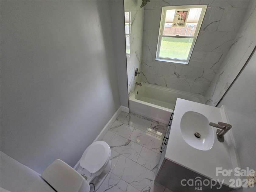 1515 16th Avenue, Hickory, NC 28601.  MLS# CAR4403029, YatesRealty ID 36327. 