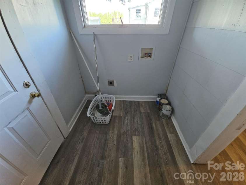 1515 16th Avenue, Hickory, NC 28601.  MLS# CAR4403029, YatesRealty ID 36327. 