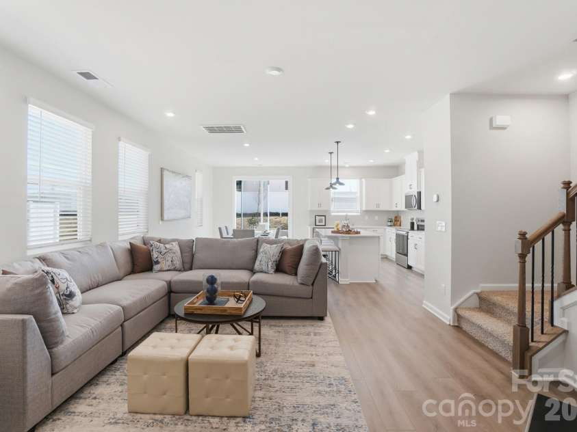 5216 Wyes Oak Lane, Charlotte, NC 28269.  MLS# CAR4403182, YatesRealty ID 36328. Representative Photos