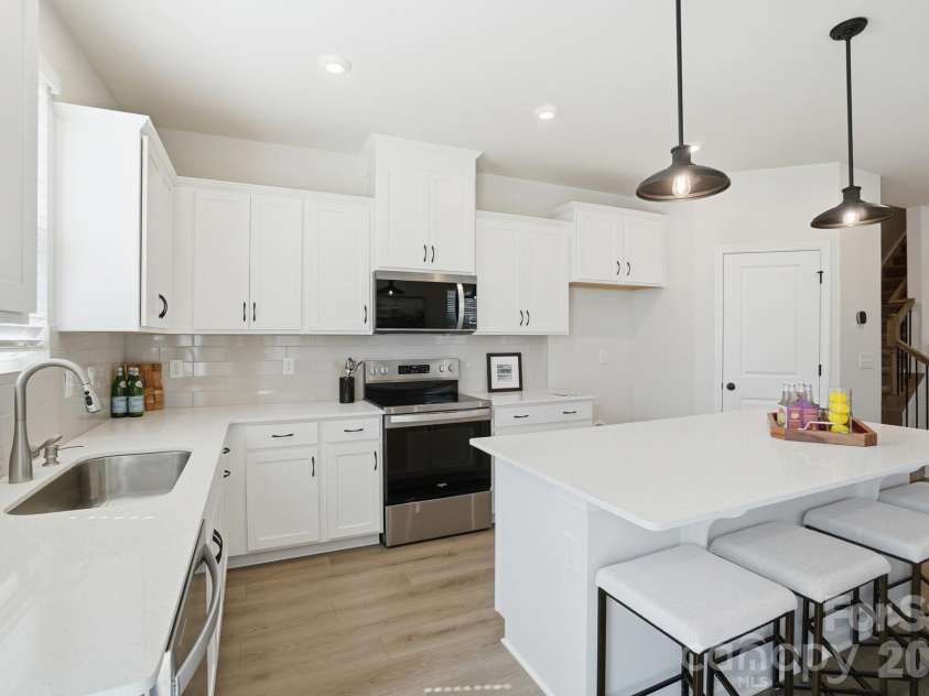 5216 Wyes Oak Lane, Charlotte, NC 28269.  MLS# CAR4403182, YatesRealty ID 36328. Representative Photos