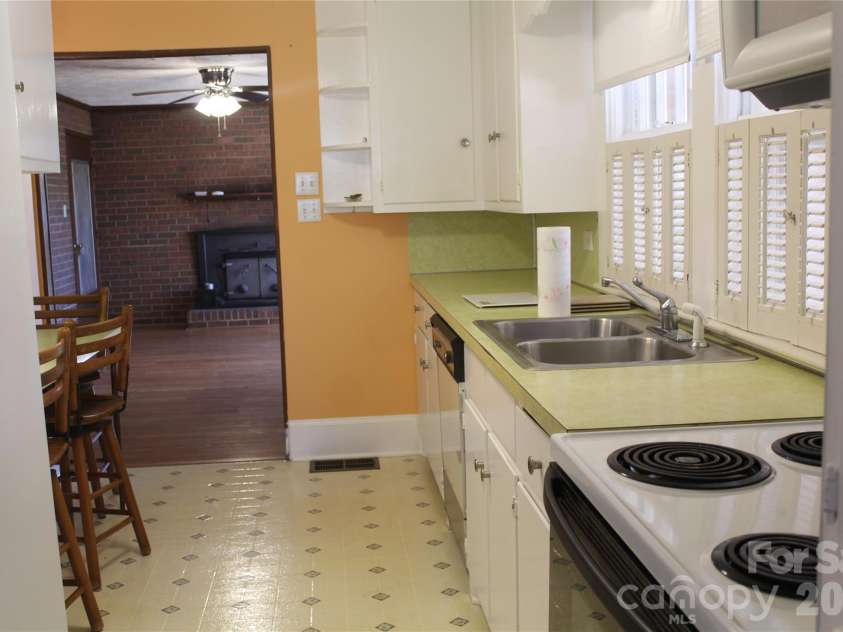 316 Drexel Road, Morganton, NC 28655.  MLS# CAR4341632, YatesRealty ID 3633. 