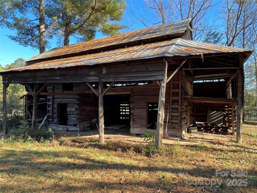 8725 Bringle Ferry Road, Salisbury, NC 28146.  MLS# CAR4218468, YatesRealty ID 3633. Old but substantial barn.
