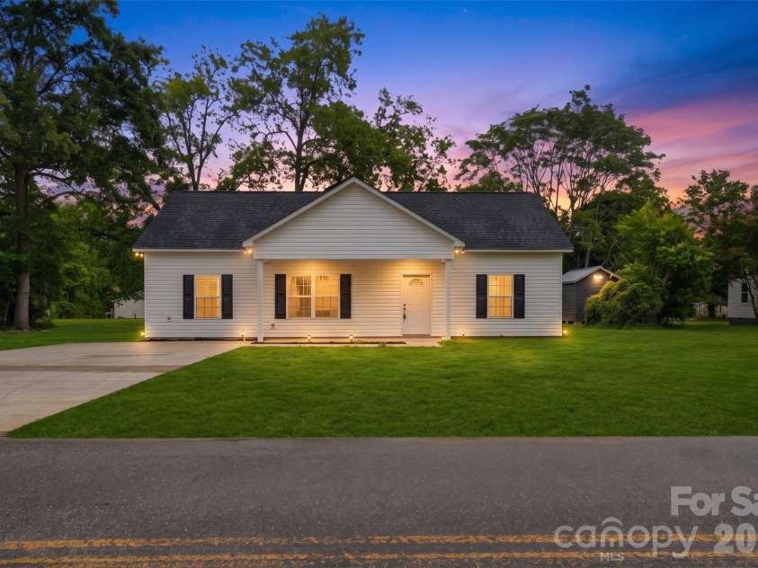 354 Hart Street, Heath Springs, SC 29058.  MLS# CAR4392578, YatesRealty ID 36331. 