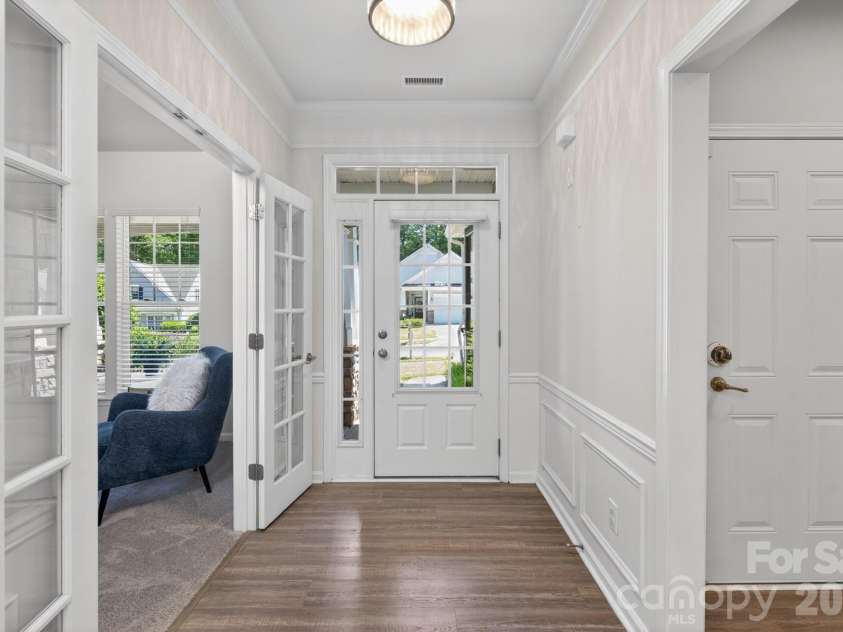1265 Hamburg Court, Waxhaw, NC 28173.  MLS# CAR4382070, YatesRealty ID 36336. Bright and light throughout!