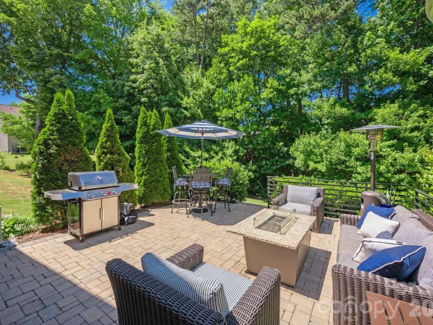 1265 Hamburg Court, Waxhaw, NC 28173.  MLS# CAR4382070, YatesRealty ID 36336. Large back deck