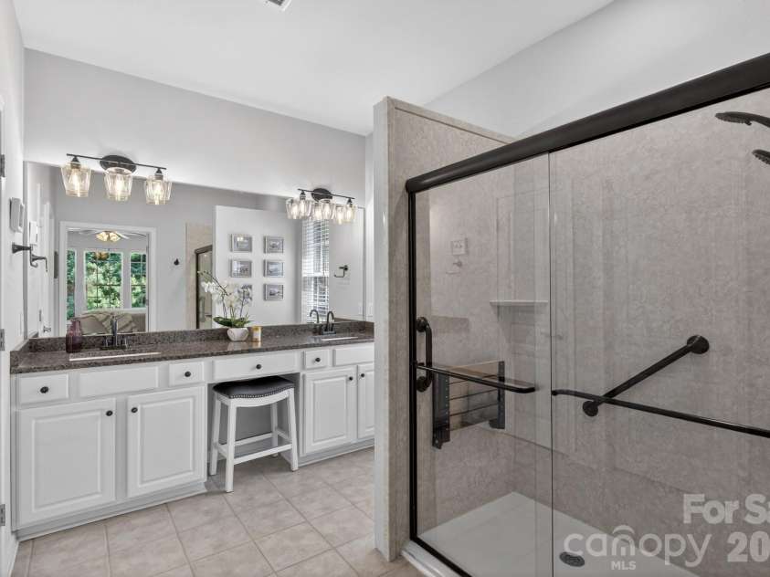 1265 Hamburg Court, Waxhaw, NC 28173.  MLS# CAR4382070, YatesRealty ID 36336. Primary bathroom