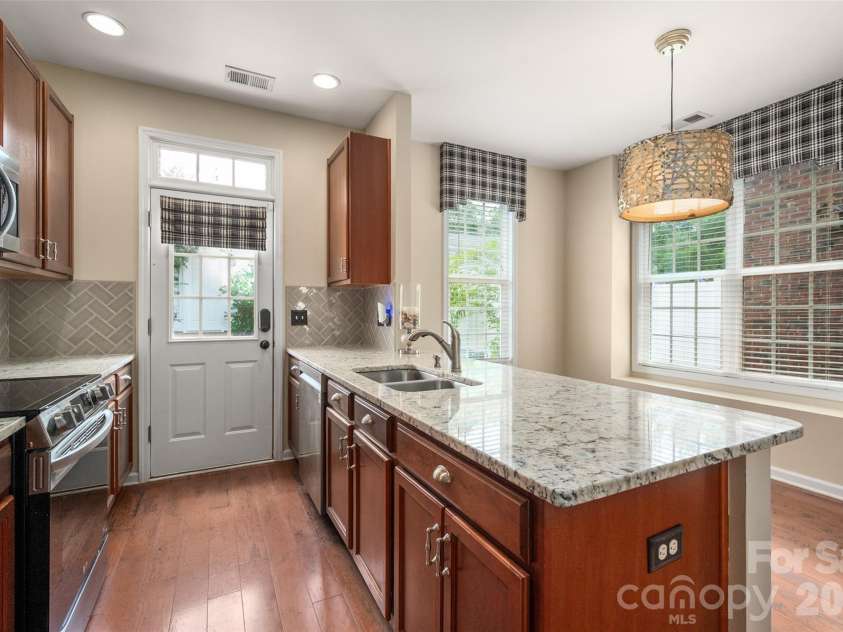 11201 Cedar Walk Lane, Charlotte, NC 28277.  MLS# CAR4399690, YatesRealty ID 36337. 