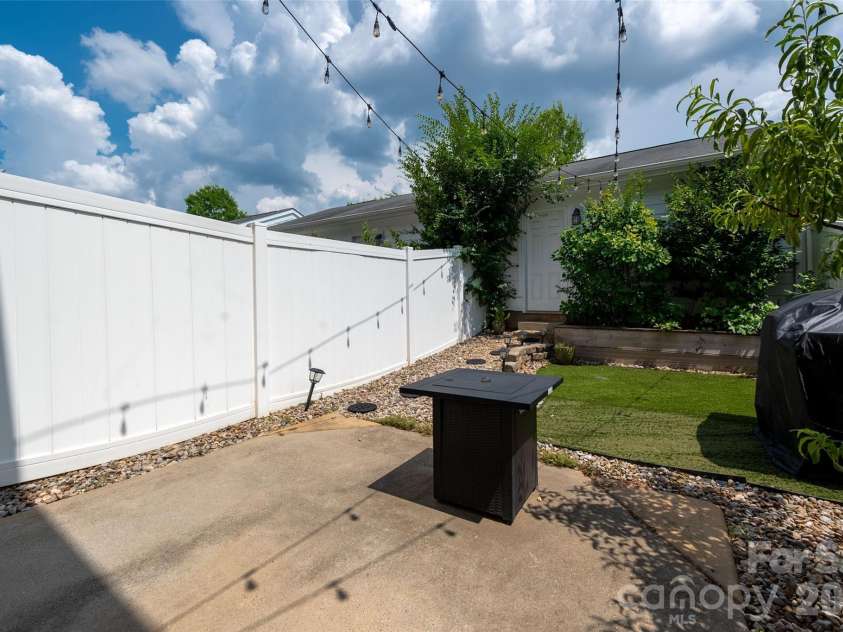 11201 Cedar Walk Lane, Charlotte, NC 28277.  MLS# CAR4399690, YatesRealty ID 36337. 