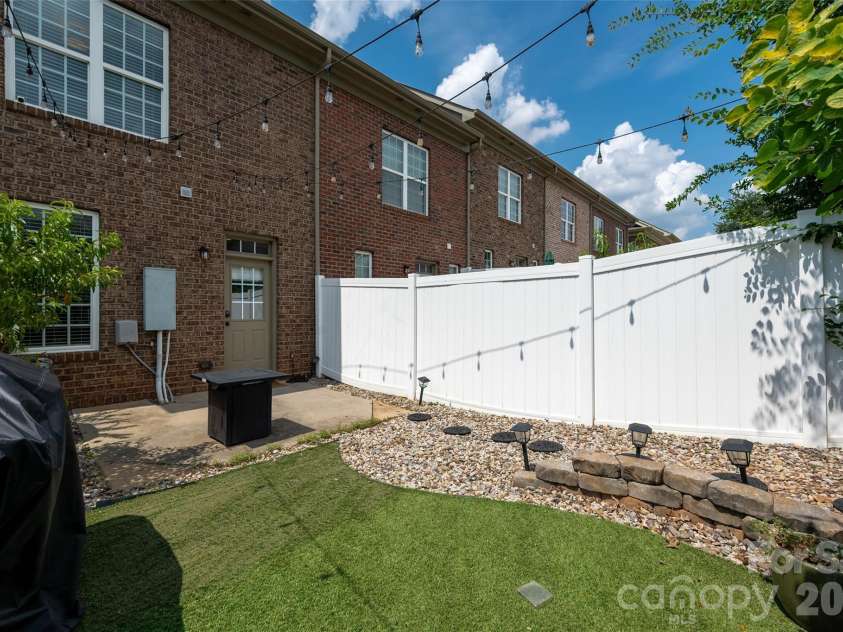 11201 Cedar Walk Lane, Charlotte, NC 28277.  MLS# CAR4399690, YatesRealty ID 36337. 