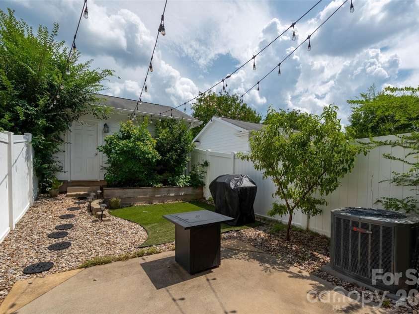 11201 Cedar Walk Lane, Charlotte, NC 28277.  MLS# CAR4399690, YatesRealty ID 36337. 