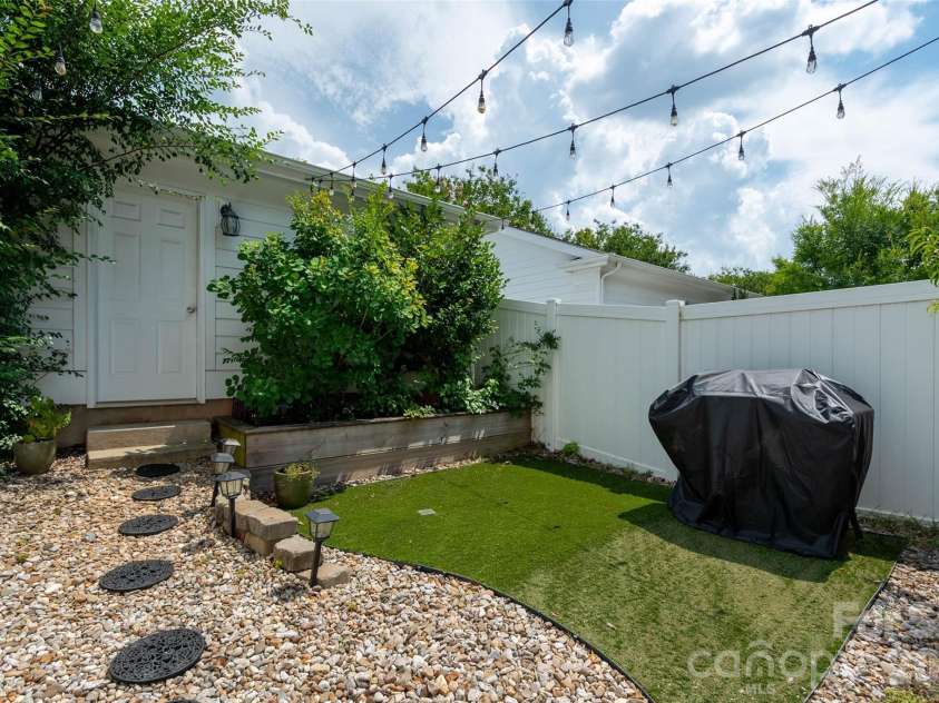 11201 Cedar Walk Lane, Charlotte, NC 28277.  MLS# CAR4399690, YatesRealty ID 36337. 