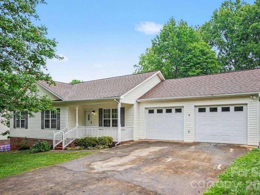 2466 Wilderness Lane, Lenoir, NC 28645.  MLS# CAR4396381, YatesRealty ID 36338. 