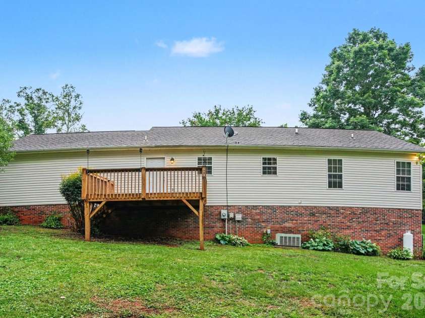 2466 Wilderness Lane, Lenoir, NC 28645.  MLS# CAR4396381, YatesRealty ID 36338. 