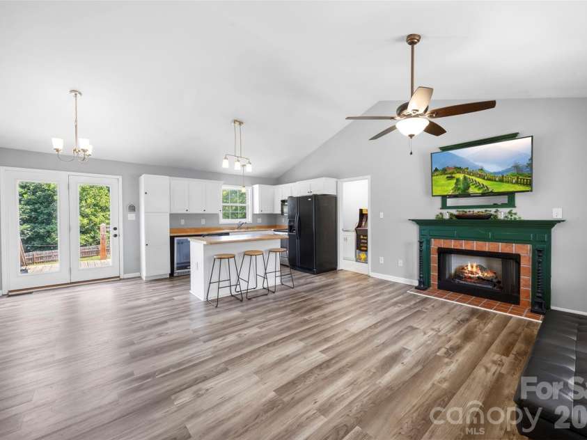 118 Alexandra Drive, Shelby, NC 28150.  MLS# CAR4399841, YatesRealty ID 36340. 