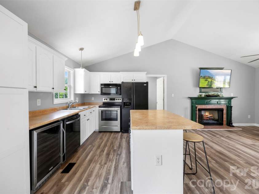 118 Alexandra Drive, Shelby, NC 28150.  MLS# CAR4399841, YatesRealty ID 36340. 