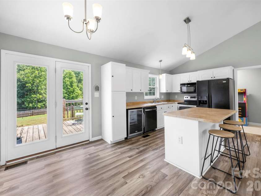 118 Alexandra Drive, Shelby, NC 28150.  MLS# CAR4399841, YatesRealty ID 36340. 