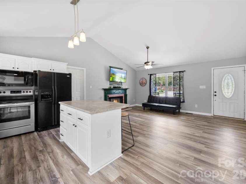 118 Alexandra Drive, Shelby, NC 28150.  MLS# CAR4399841, YatesRealty ID 36340. 