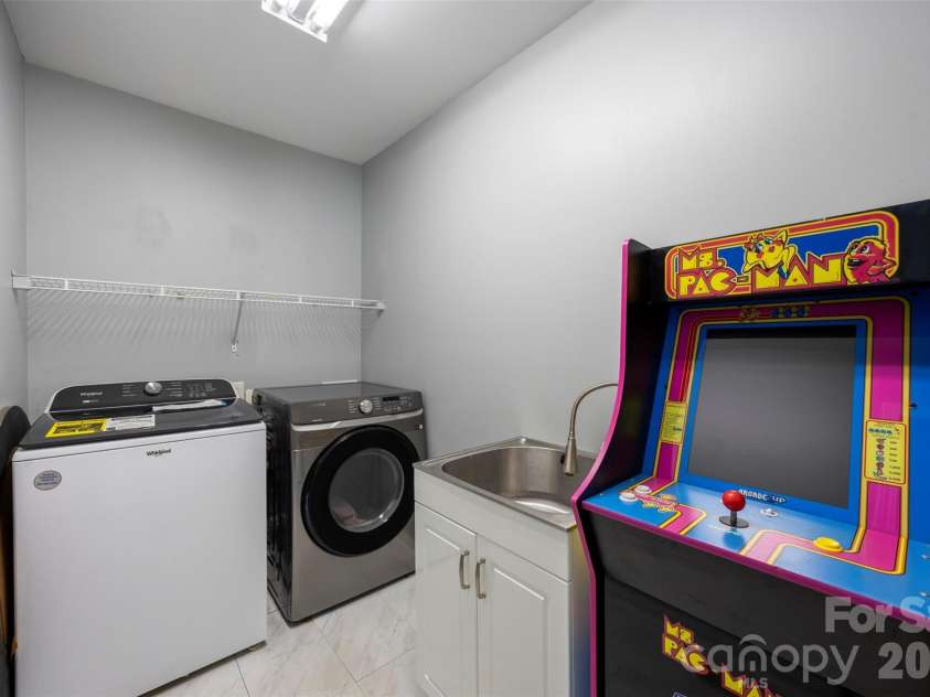 118 Alexandra Drive, Shelby, NC 28150.  MLS# CAR4399841, YatesRealty ID 36340. Laundry room