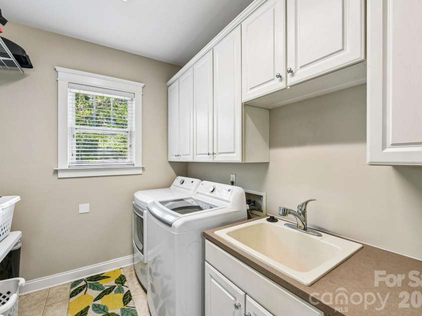 3106 Thayer Drive, Waxhaw, NC 28173.  MLS# CAR4393363, YatesRealty ID 36343. 