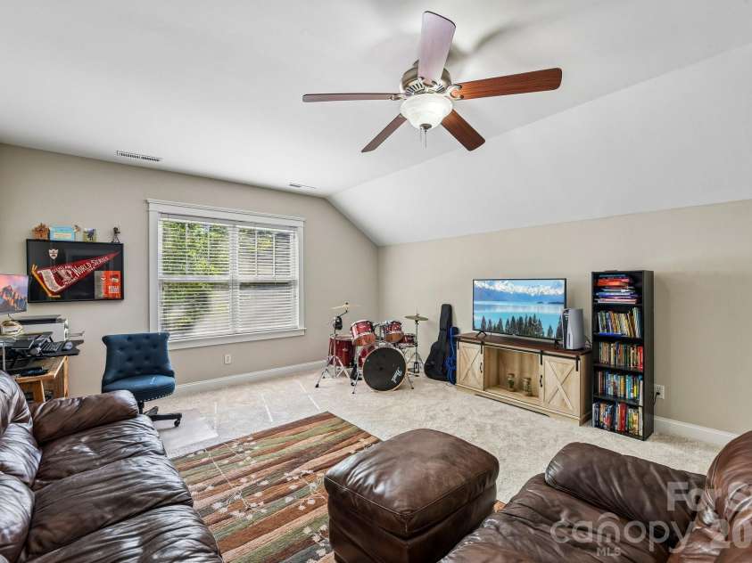 3106 Thayer Drive, Waxhaw, NC 28173.  MLS# CAR4393363, YatesRealty ID 36343. 