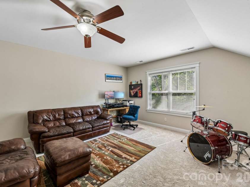 3106 Thayer Drive, Waxhaw, NC 28173.  MLS# CAR4393363, YatesRealty ID 36343. 